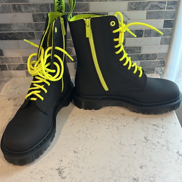 Dr. Martens Size 8 1490 Alt Matte Black Boots - Picture 2 of 10